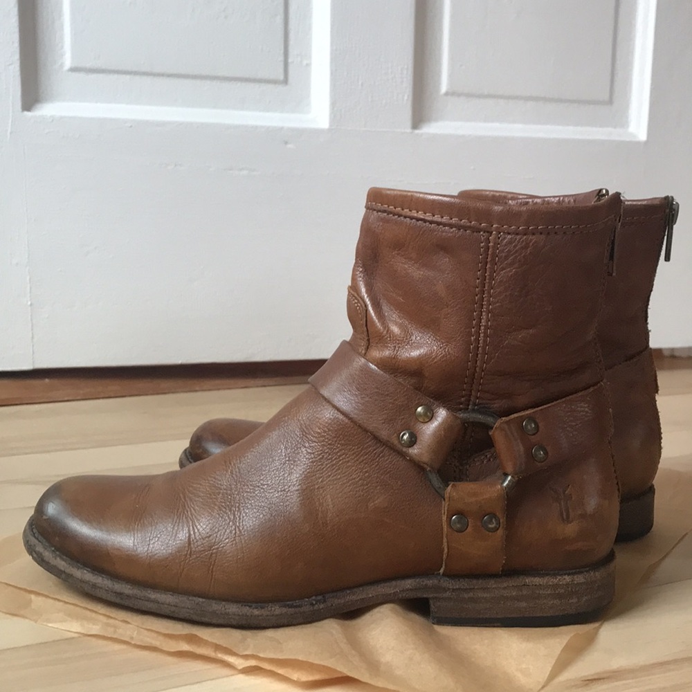 Frye Phillip Harness Short Boot in Cognac